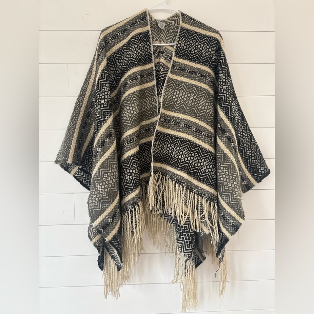 Kismet Black Cream Woven Fringe Poncho Shawl‎ One Size Boho